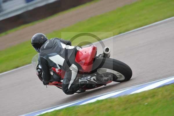 Motorcycle action photographs;Rockingham;Rockingham photographs;Trackday digital images;event digital images;eventdigitalimages;no limits trackday;peter wileman photography;rockingham corby northamptonshire;trackday;trackday photos