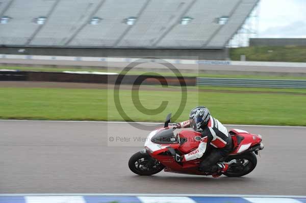 Motorcycle action photographs;Rockingham;Rockingham photographs;Trackday digital images;event digital images;eventdigitalimages;no limits trackday;peter wileman photography;rockingham corby northamptonshire;trackday;trackday photos