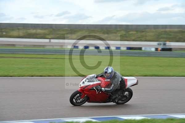 Motorcycle action photographs;Rockingham;Rockingham photographs;Trackday digital images;event digital images;eventdigitalimages;no limits trackday;peter wileman photography;rockingham corby northamptonshire;trackday;trackday photos