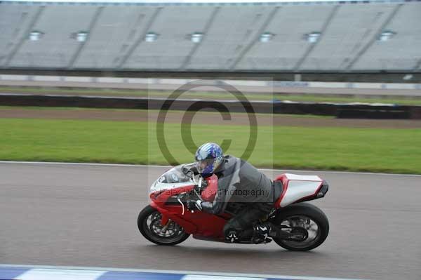 Motorcycle action photographs;Rockingham;Rockingham photographs;Trackday digital images;event digital images;eventdigitalimages;no limits trackday;peter wileman photography;rockingham corby northamptonshire;trackday;trackday photos
