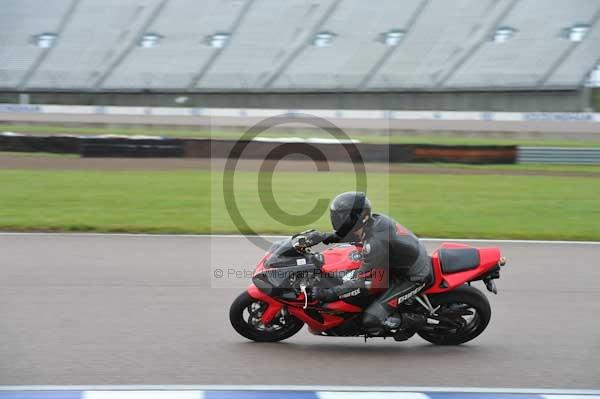 Motorcycle action photographs;Rockingham;Rockingham photographs;Trackday digital images;event digital images;eventdigitalimages;no limits trackday;peter wileman photography;rockingham corby northamptonshire;trackday;trackday photos