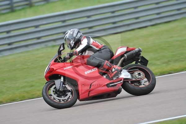 Motorcycle action photographs;Rockingham;Rockingham photographs;Trackday digital images;event digital images;eventdigitalimages;no limits trackday;peter wileman photography;rockingham corby northamptonshire;trackday;trackday photos