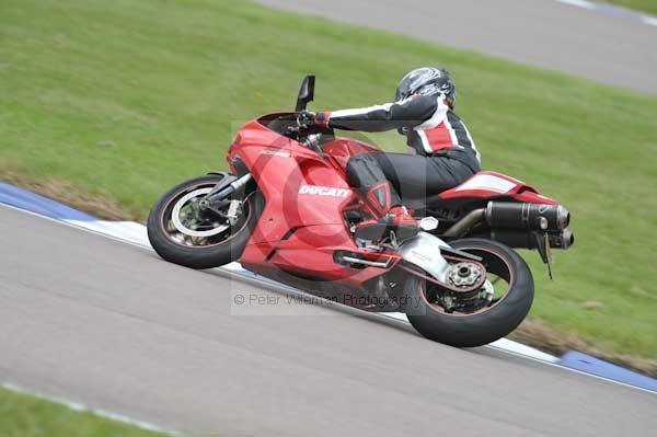 Motorcycle action photographs;Rockingham;Rockingham photographs;Trackday digital images;event digital images;eventdigitalimages;no limits trackday;peter wileman photography;rockingham corby northamptonshire;trackday;trackday photos