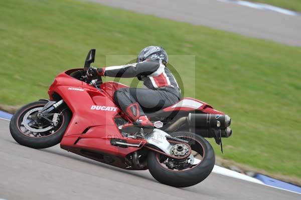 Motorcycle action photographs;Rockingham;Rockingham photographs;Trackday digital images;event digital images;eventdigitalimages;no limits trackday;peter wileman photography;rockingham corby northamptonshire;trackday;trackday photos
