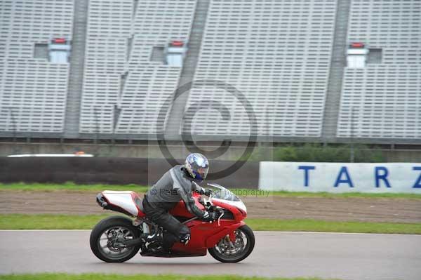 Motorcycle action photographs;Rockingham;Rockingham photographs;Trackday digital images;event digital images;eventdigitalimages;no limits trackday;peter wileman photography;rockingham corby northamptonshire;trackday;trackday photos