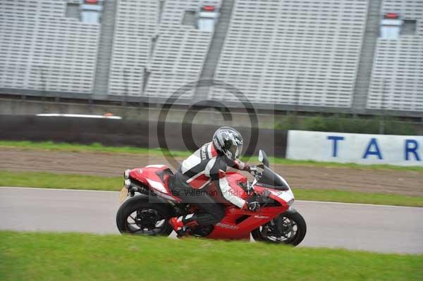 Motorcycle action photographs;Rockingham;Rockingham photographs;Trackday digital images;event digital images;eventdigitalimages;no limits trackday;peter wileman photography;rockingham corby northamptonshire;trackday;trackday photos