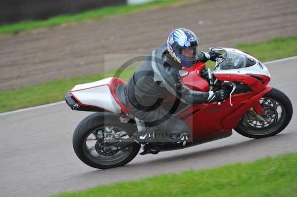 Motorcycle action photographs;Rockingham;Rockingham photographs;Trackday digital images;event digital images;eventdigitalimages;no limits trackday;peter wileman photography;rockingham corby northamptonshire;trackday;trackday photos