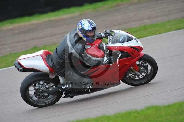 Motorcycle action photographs;Rockingham;Rockingham photographs;Trackday digital images;event digital images;eventdigitalimages;no limits trackday;peter wileman photography;rockingham corby northamptonshire;trackday;trackday photos