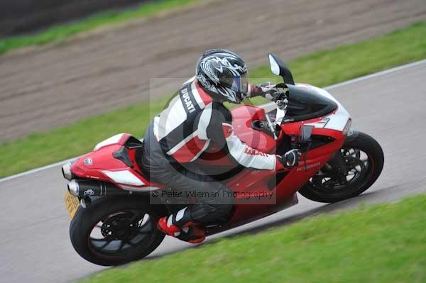 Motorcycle action photographs;Rockingham;Rockingham photographs;Trackday digital images;event digital images;eventdigitalimages;no limits trackday;peter wileman photography;rockingham corby northamptonshire;trackday;trackday photos