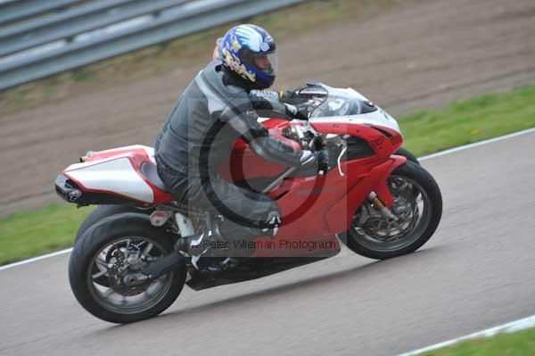 Motorcycle action photographs;Rockingham;Rockingham photographs;Trackday digital images;event digital images;eventdigitalimages;no limits trackday;peter wileman photography;rockingham corby northamptonshire;trackday;trackday photos