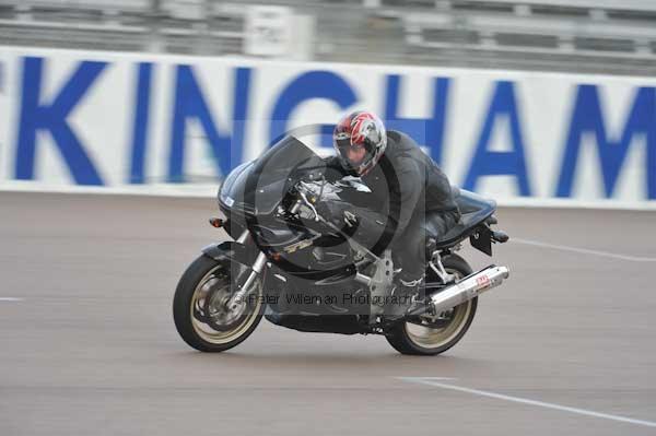 Motorcycle action photographs;Rockingham;Rockingham photographs;Trackday digital images;event digital images;eventdigitalimages;no limits trackday;peter wileman photography;rockingham corby northamptonshire;trackday;trackday photos