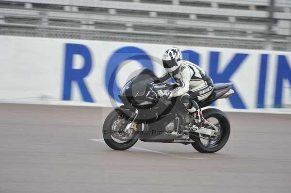 Motorcycle action photographs;Rockingham;Rockingham photographs;Trackday digital images;event digital images;eventdigitalimages;no limits trackday;peter wileman photography;rockingham corby northamptonshire;trackday;trackday photos