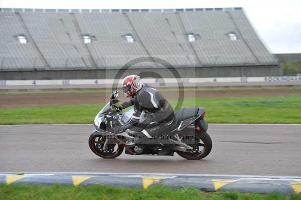 Motorcycle action photographs;Rockingham;Rockingham photographs;Trackday digital images;event digital images;eventdigitalimages;no limits trackday;peter wileman photography;rockingham corby northamptonshire;trackday;trackday photos