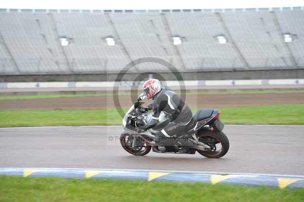 Motorcycle action photographs;Rockingham;Rockingham photographs;Trackday digital images;event digital images;eventdigitalimages;no limits trackday;peter wileman photography;rockingham corby northamptonshire;trackday;trackday photos
