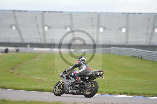 Motorcycle action photographs;Rockingham;Rockingham photographs;Trackday digital images;event digital images;eventdigitalimages;no limits trackday;peter wileman photography;rockingham corby northamptonshire;trackday;trackday photos