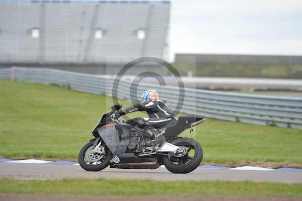Motorcycle action photographs;Rockingham;Rockingham photographs;Trackday digital images;event digital images;eventdigitalimages;no limits trackday;peter wileman photography;rockingham corby northamptonshire;trackday;trackday photos