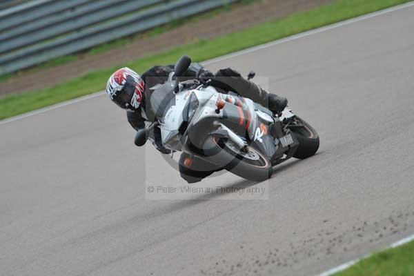 Motorcycle action photographs;Rockingham;Rockingham photographs;Trackday digital images;event digital images;eventdigitalimages;no limits trackday;peter wileman photography;rockingham corby northamptonshire;trackday;trackday photos