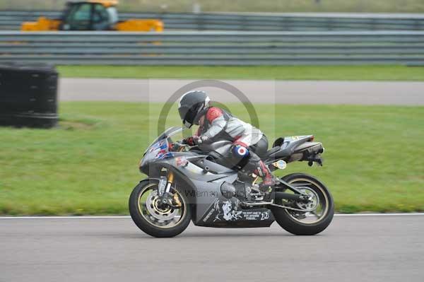 Motorcycle action photographs;Rockingham;Rockingham photographs;Trackday digital images;event digital images;eventdigitalimages;no limits trackday;peter wileman photography;rockingham corby northamptonshire;trackday;trackday photos