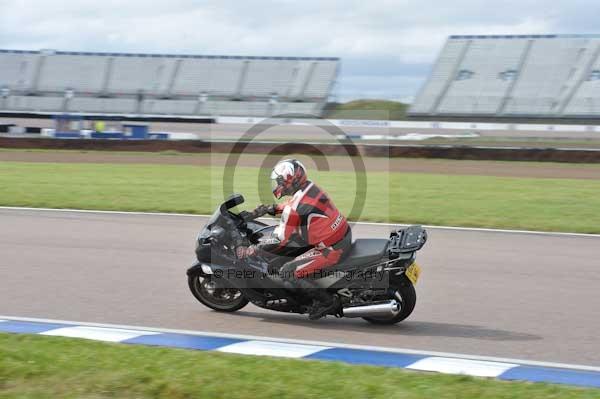 Motorcycle action photographs;Rockingham;Rockingham photographs;Trackday digital images;event digital images;eventdigitalimages;no limits trackday;peter wileman photography;rockingham corby northamptonshire;trackday;trackday photos