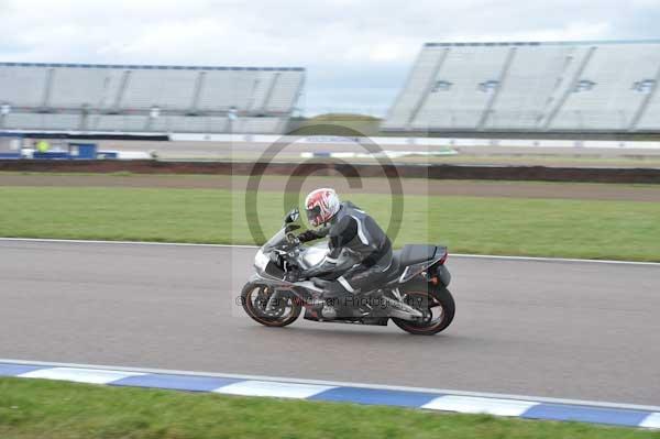 Motorcycle action photographs;Rockingham;Rockingham photographs;Trackday digital images;event digital images;eventdigitalimages;no limits trackday;peter wileman photography;rockingham corby northamptonshire;trackday;trackday photos