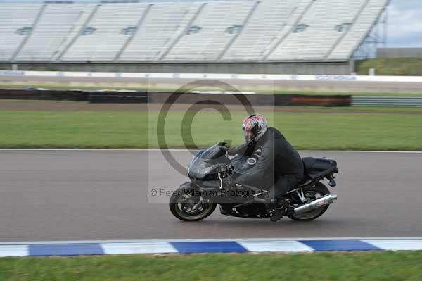 Motorcycle action photographs;Rockingham;Rockingham photographs;Trackday digital images;event digital images;eventdigitalimages;no limits trackday;peter wileman photography;rockingham corby northamptonshire;trackday;trackday photos