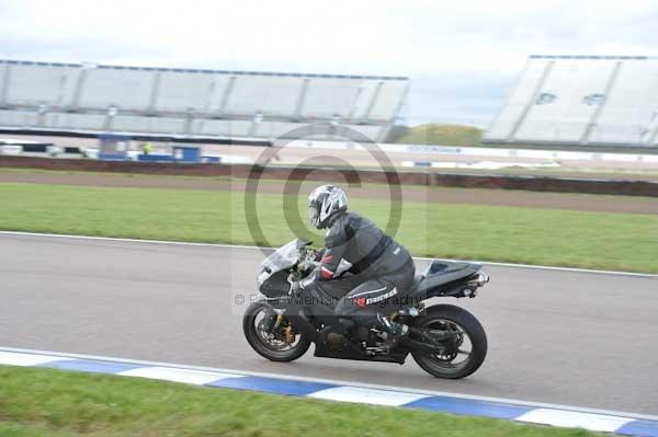 Motorcycle action photographs;Rockingham;Rockingham photographs;Trackday digital images;event digital images;eventdigitalimages;no limits trackday;peter wileman photography;rockingham corby northamptonshire;trackday;trackday photos
