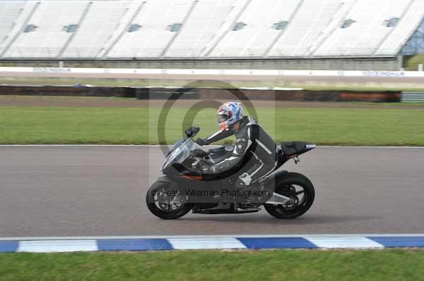 Motorcycle action photographs;Rockingham;Rockingham photographs;Trackday digital images;event digital images;eventdigitalimages;no limits trackday;peter wileman photography;rockingham corby northamptonshire;trackday;trackday photos