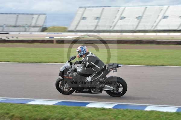 Motorcycle action photographs;Rockingham;Rockingham photographs;Trackday digital images;event digital images;eventdigitalimages;no limits trackday;peter wileman photography;rockingham corby northamptonshire;trackday;trackday photos