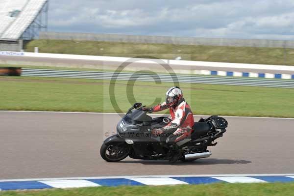 Motorcycle action photographs;Rockingham;Rockingham photographs;Trackday digital images;event digital images;eventdigitalimages;no limits trackday;peter wileman photography;rockingham corby northamptonshire;trackday;trackday photos