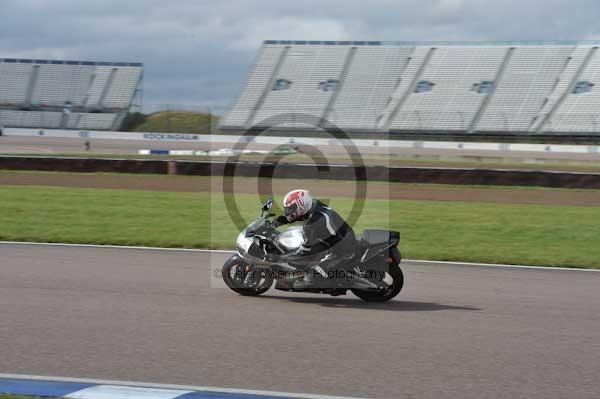 Motorcycle action photographs;Rockingham;Rockingham photographs;Trackday digital images;event digital images;eventdigitalimages;no limits trackday;peter wileman photography;rockingham corby northamptonshire;trackday;trackday photos
