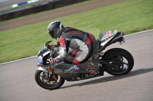 Motorcycle action photographs;Rockingham;Rockingham photographs;Trackday digital images;event digital images;eventdigitalimages;no limits trackday;peter wileman photography;rockingham corby northamptonshire;trackday;trackday photos
