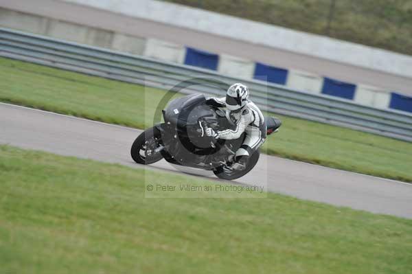 Motorcycle action photographs;Rockingham;Rockingham photographs;Trackday digital images;event digital images;eventdigitalimages;no limits trackday;peter wileman photography;rockingham corby northamptonshire;trackday;trackday photos
