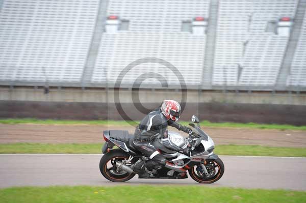Motorcycle action photographs;Rockingham;Rockingham photographs;Trackday digital images;event digital images;eventdigitalimages;no limits trackday;peter wileman photography;rockingham corby northamptonshire;trackday;trackday photos