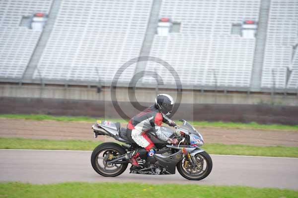 Motorcycle action photographs;Rockingham;Rockingham photographs;Trackday digital images;event digital images;eventdigitalimages;no limits trackday;peter wileman photography;rockingham corby northamptonshire;trackday;trackday photos