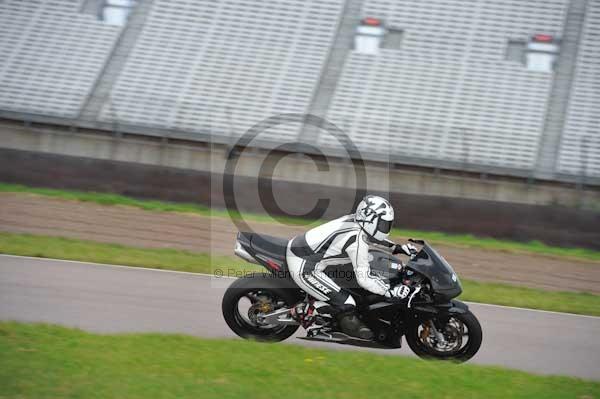 Motorcycle action photographs;Rockingham;Rockingham photographs;Trackday digital images;event digital images;eventdigitalimages;no limits trackday;peter wileman photography;rockingham corby northamptonshire;trackday;trackday photos