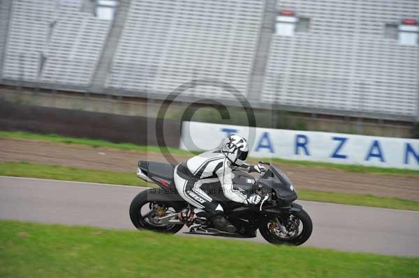 Motorcycle action photographs;Rockingham;Rockingham photographs;Trackday digital images;event digital images;eventdigitalimages;no limits trackday;peter wileman photography;rockingham corby northamptonshire;trackday;trackday photos