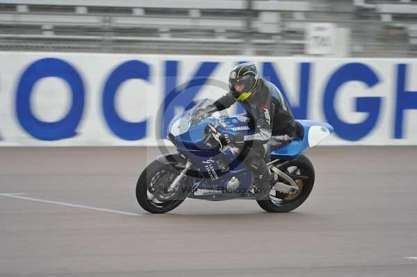 Motorcycle action photographs;Rockingham;Rockingham photographs;Trackday digital images;event digital images;eventdigitalimages;no limits trackday;peter wileman photography;rockingham corby northamptonshire;trackday;trackday photos
