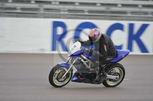 Motorcycle action photographs;Rockingham;Rockingham photographs;Trackday digital images;event digital images;eventdigitalimages;no limits trackday;peter wileman photography;rockingham corby northamptonshire;trackday;trackday photos