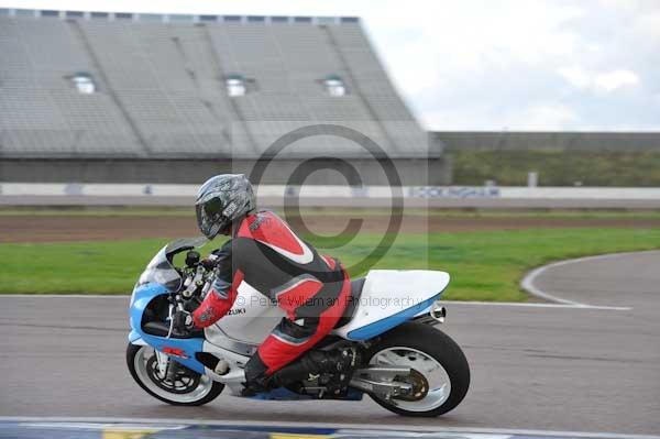 Motorcycle action photographs;Rockingham;Rockingham photographs;Trackday digital images;event digital images;eventdigitalimages;no limits trackday;peter wileman photography;rockingham corby northamptonshire;trackday;trackday photos