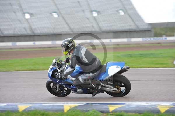 Motorcycle action photographs;Rockingham;Rockingham photographs;Trackday digital images;event digital images;eventdigitalimages;no limits trackday;peter wileman photography;rockingham corby northamptonshire;trackday;trackday photos
