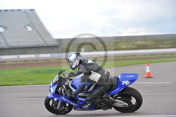 Motorcycle action photographs;Rockingham;Rockingham photographs;Trackday digital images;event digital images;eventdigitalimages;no limits trackday;peter wileman photography;rockingham corby northamptonshire;trackday;trackday photos