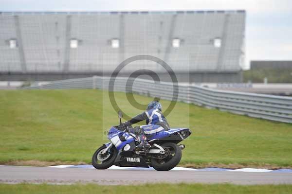 Motorcycle action photographs;Rockingham;Rockingham photographs;Trackday digital images;event digital images;eventdigitalimages;no limits trackday;peter wileman photography;rockingham corby northamptonshire;trackday;trackday photos