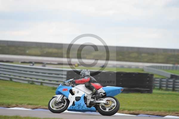 Motorcycle action photographs;Rockingham;Rockingham photographs;Trackday digital images;event digital images;eventdigitalimages;no limits trackday;peter wileman photography;rockingham corby northamptonshire;trackday;trackday photos