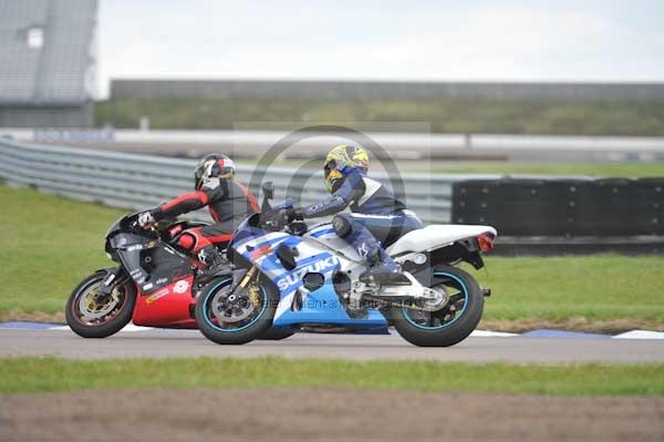 Motorcycle action photographs;Rockingham;Rockingham photographs;Trackday digital images;event digital images;eventdigitalimages;no limits trackday;peter wileman photography;rockingham corby northamptonshire;trackday;trackday photos