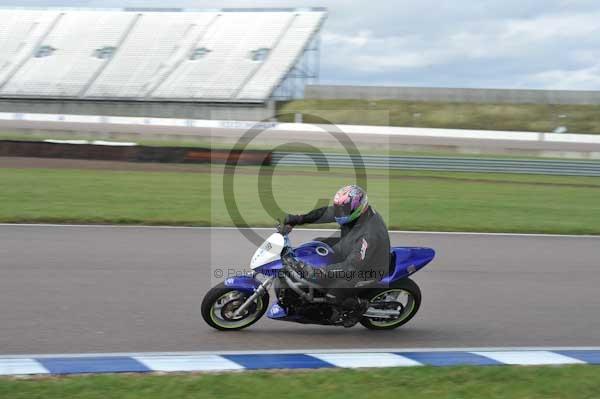 Motorcycle action photographs;Rockingham;Rockingham photographs;Trackday digital images;event digital images;eventdigitalimages;no limits trackday;peter wileman photography;rockingham corby northamptonshire;trackday;trackday photos