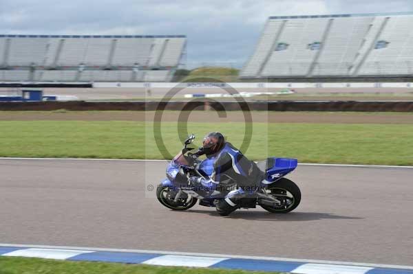 Motorcycle action photographs;Rockingham;Rockingham photographs;Trackday digital images;event digital images;eventdigitalimages;no limits trackday;peter wileman photography;rockingham corby northamptonshire;trackday;trackday photos