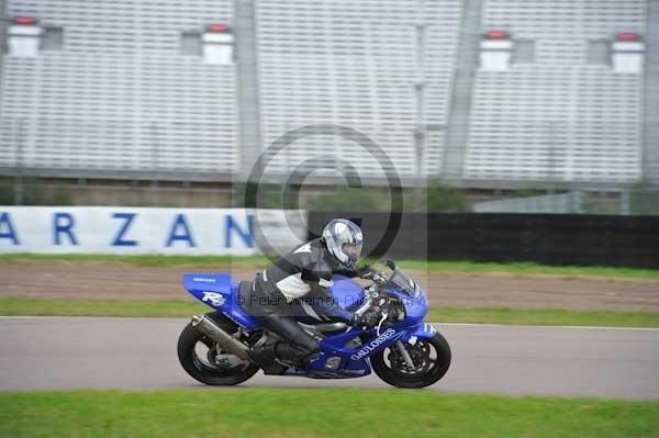 Motorcycle action photographs;Rockingham;Rockingham photographs;Trackday digital images;event digital images;eventdigitalimages;no limits trackday;peter wileman photography;rockingham corby northamptonshire;trackday;trackday photos
