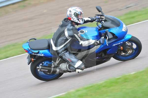 Motorcycle action photographs;Rockingham;Rockingham photographs;Trackday digital images;event digital images;eventdigitalimages;no limits trackday;peter wileman photography;rockingham corby northamptonshire;trackday;trackday photos