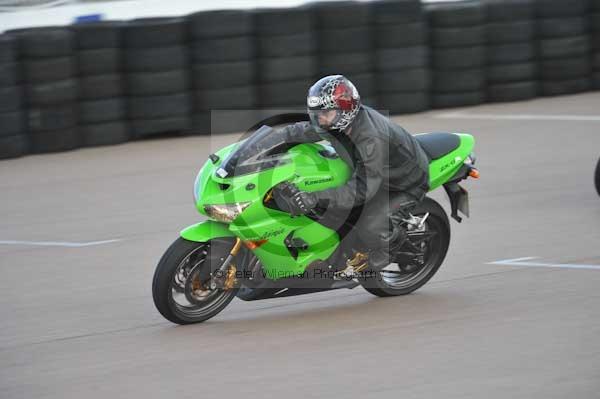 Motorcycle action photographs;Rockingham;Rockingham photographs;Trackday digital images;event digital images;eventdigitalimages;no limits trackday;peter wileman photography;rockingham corby northamptonshire;trackday;trackday photos