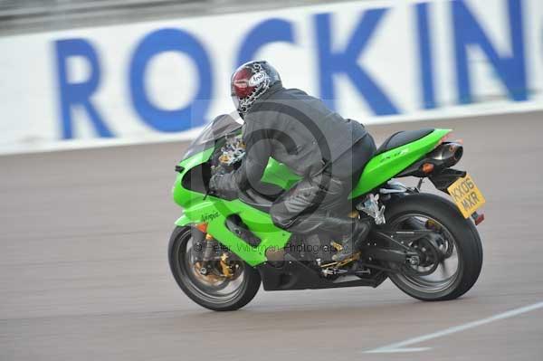 Motorcycle action photographs;Rockingham;Rockingham photographs;Trackday digital images;event digital images;eventdigitalimages;no limits trackday;peter wileman photography;rockingham corby northamptonshire;trackday;trackday photos